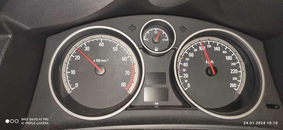 Погасла приборная панель, не работает аварийка, ближний свет постоянно ...