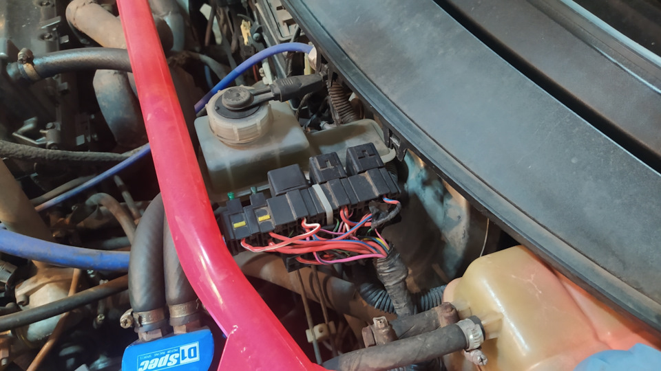 У кого приора с кондиционером halla прошу скинуть фотку распиновки реле ...