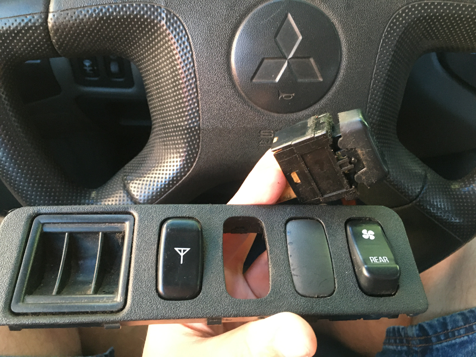 R d lock что это. R d lock что это. Кнопка r/d lock митсубиси паджеро 4. R d lock что это. Кнопка r/d lock митсубиси паджеро 4.