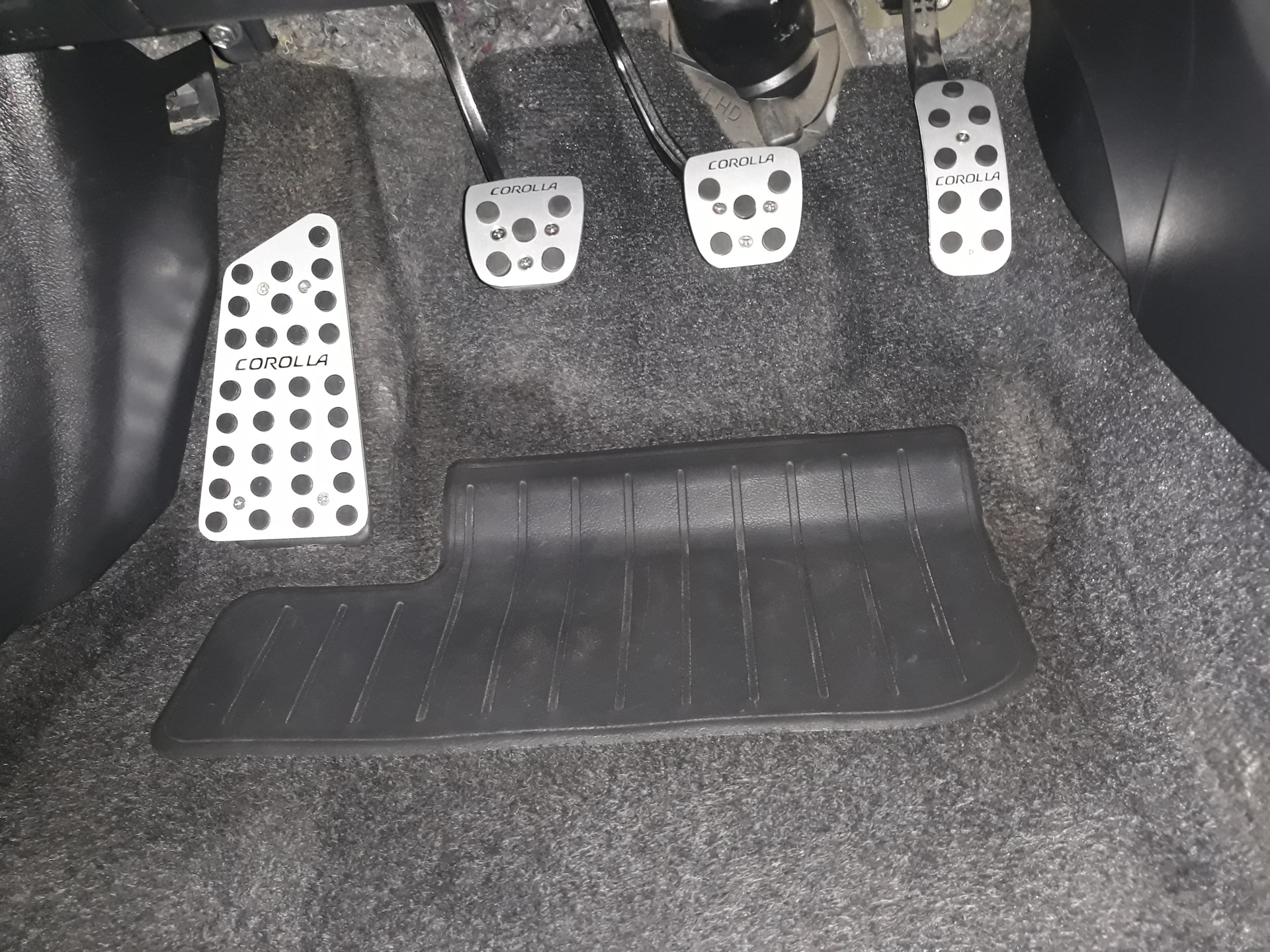 Накладки на педали — Toyota Corolla (140/150), 1,6 л, 2008 года ...