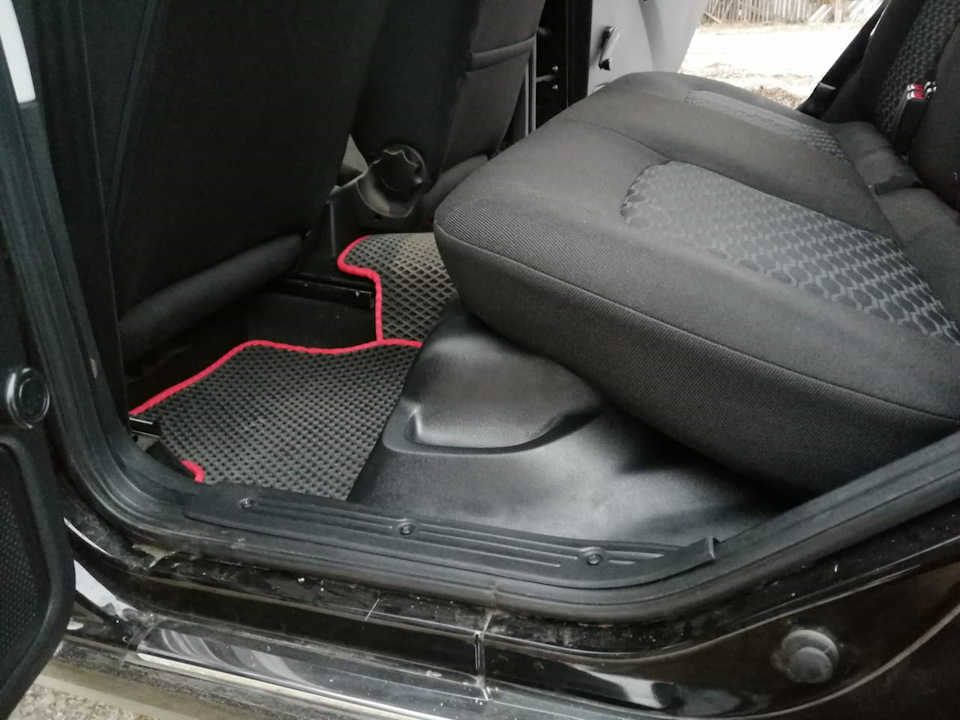 43. Накладки на ковролин — Lada Гранта (2G) FL, 1,6 л, 2018 года ...