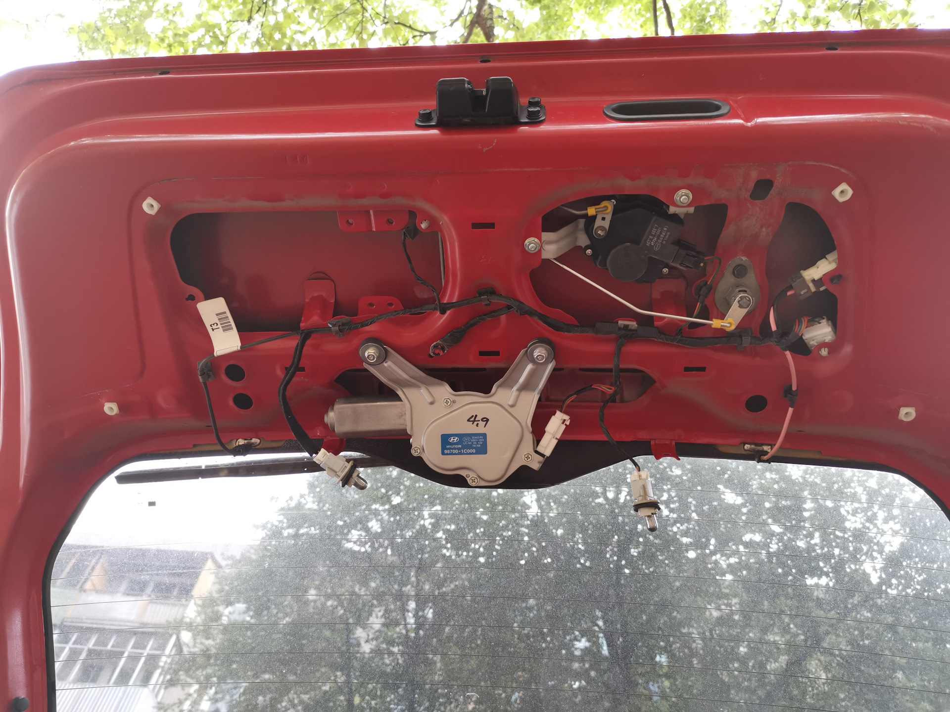 Замена ламп стоп сигналов и подсветки номера — Hyundai Getz, 1,4 л ...