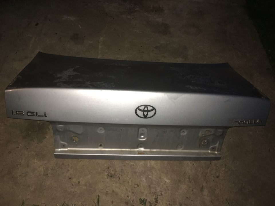 Багажник тойота королла ае100. Крышка багажника Toyota Corolla ae100. Крышка багажника Тойота Королла. Крышка багажника Тойота Королла 100. Крышка багажника Тойота Королла 1997г.