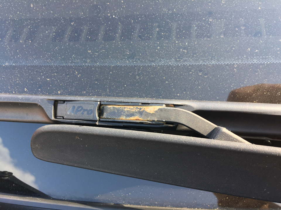 Как снять дворники на акценте Покраска поводков дворников. - Hyundai Accent (2G), 1,5 л, 2008 года просто так 