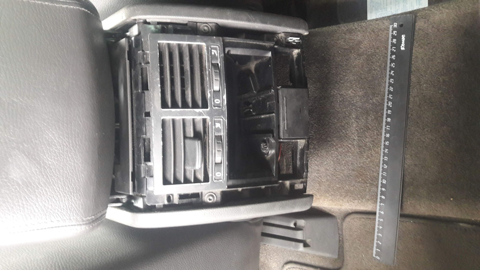 Замена панели центральной консоли — Volkswagen Touareg (1G), 3,2 л ...