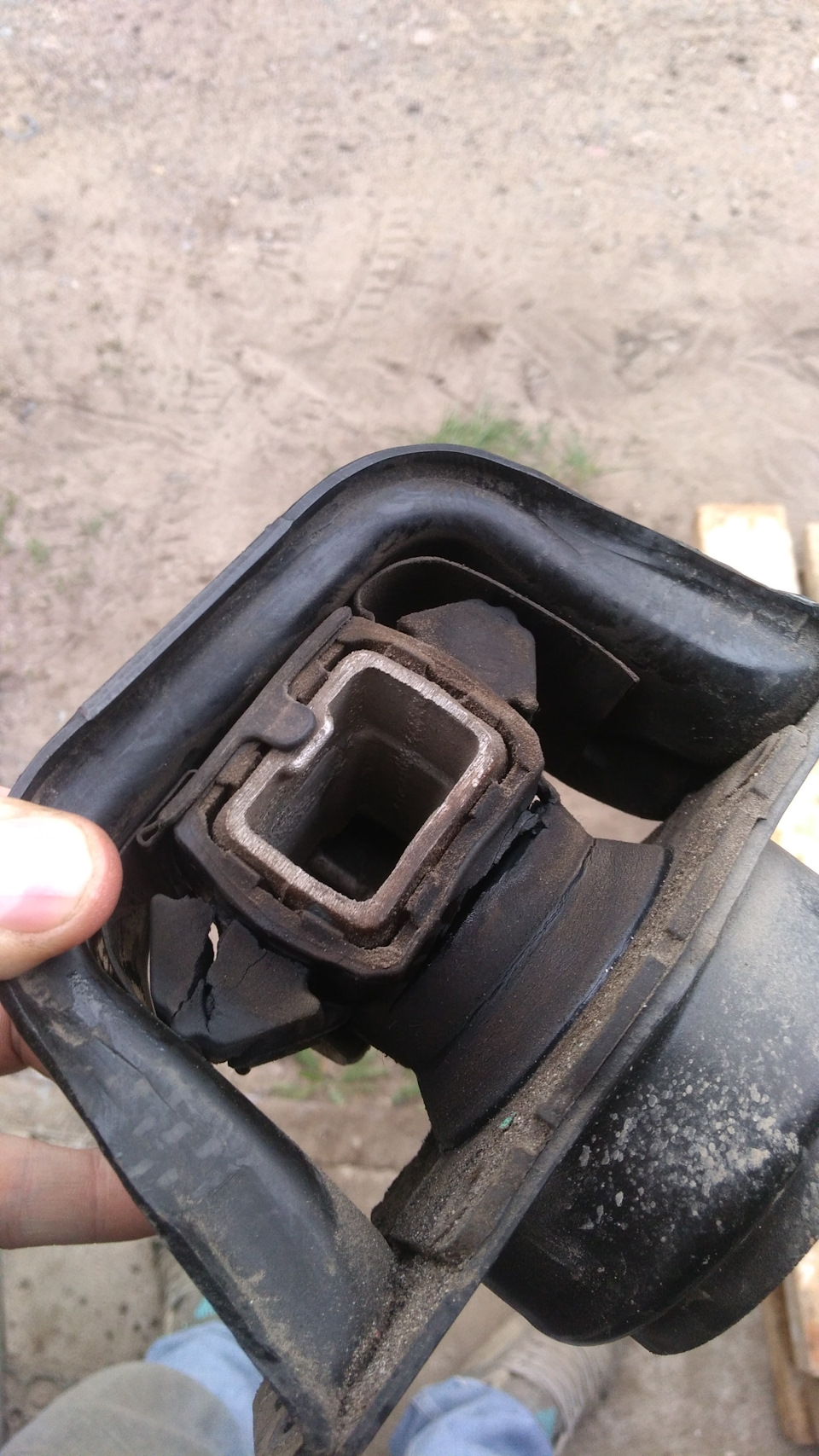 Очень запоздалая замена верхней подушки — Citroen C4 (2G), 1,6 л, 2012 ...