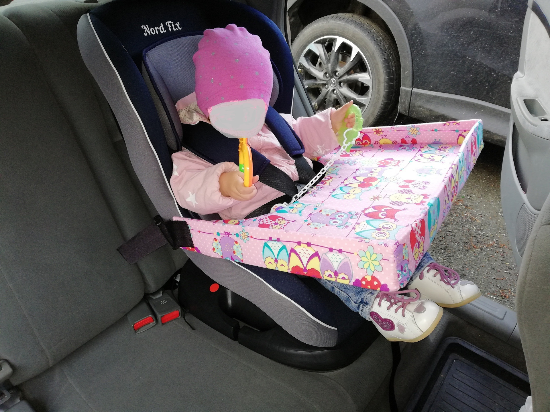 детский столик в автомобиль