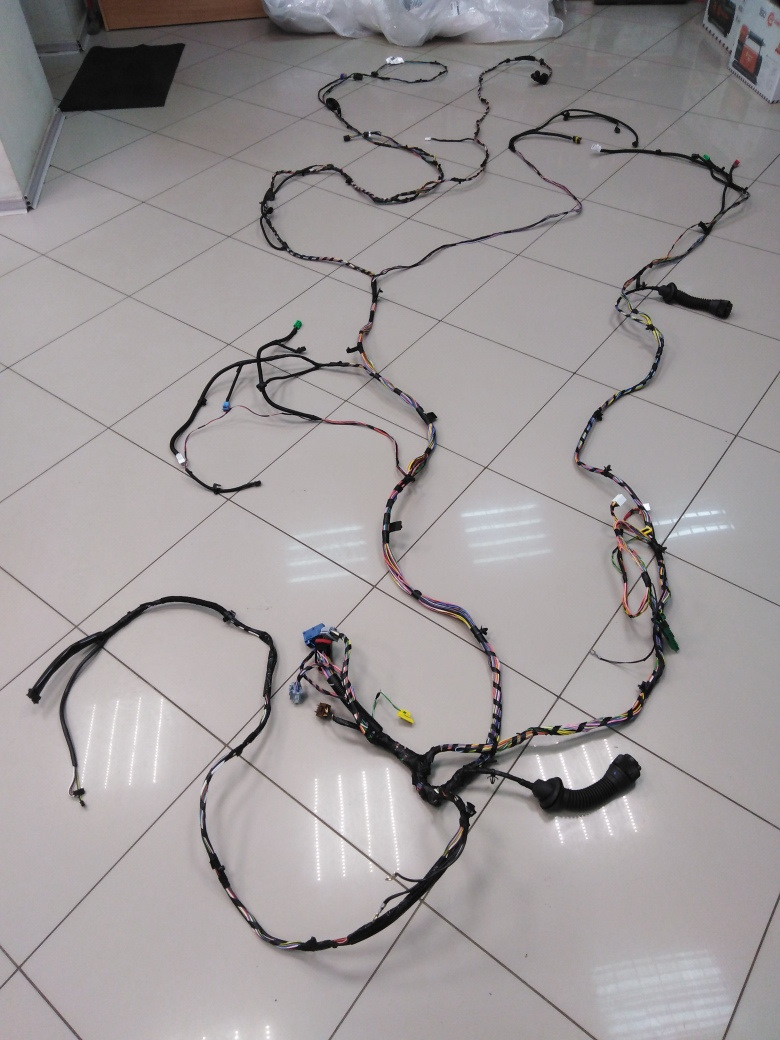 Задний жгут 8450106868 — Lada Гранта Лифтбек (2G). Запчасти на фото: 8450106868