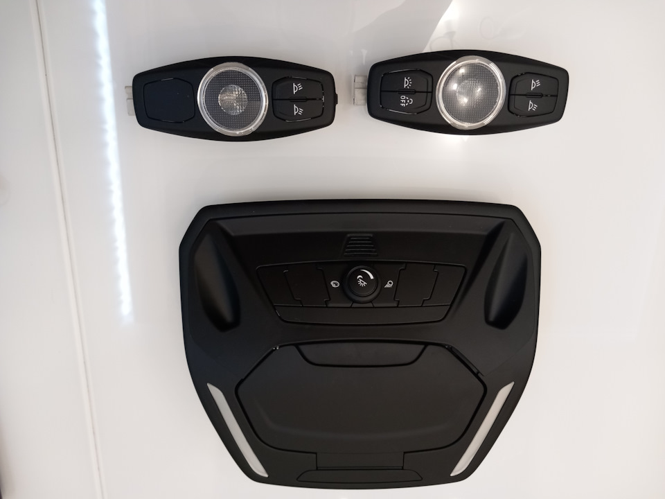 Очечник и плафоны пришли с покраски и гравировки — Ford Focus Hatchback III