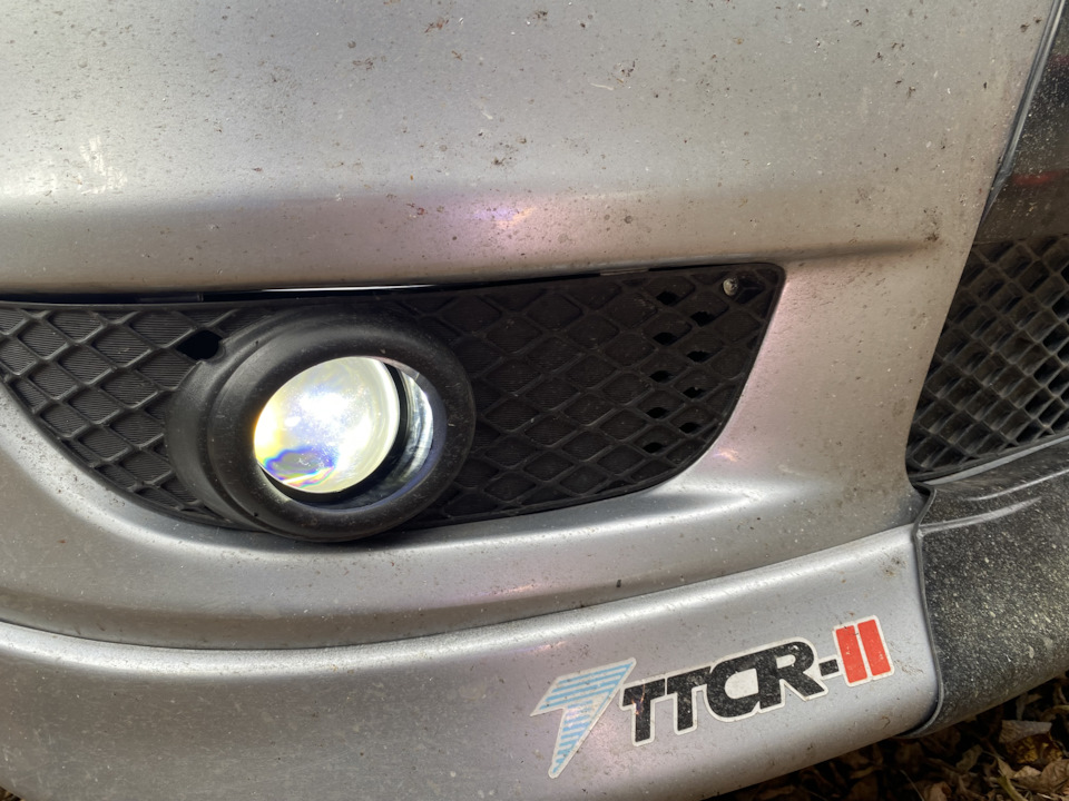 Светят классно, граница четкая, установка простая — Mitsubishi Lancer X