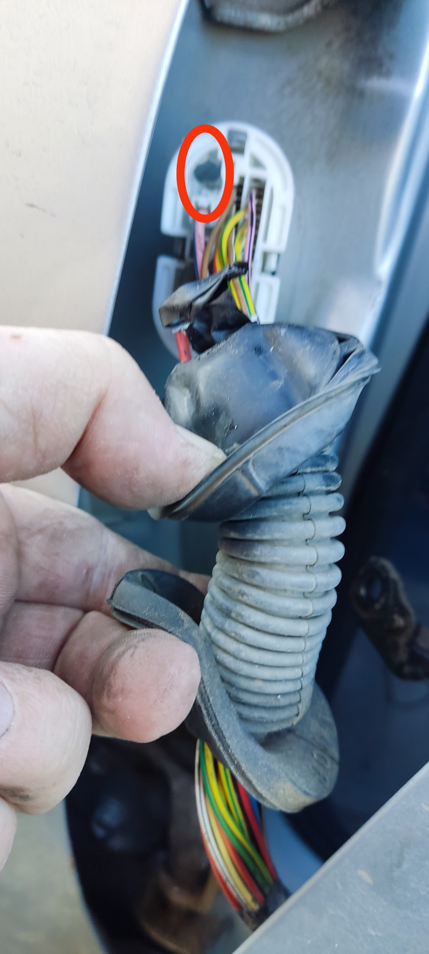 #3 протяжка акустических проводов в двери — KIA Spectra, 1,6 л, 2007 ...