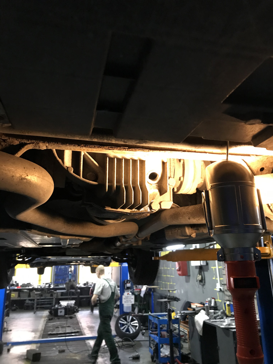 Замена масла в редукторах и раздатке — BMW X5 (E53), 3 л, 2003 года ...