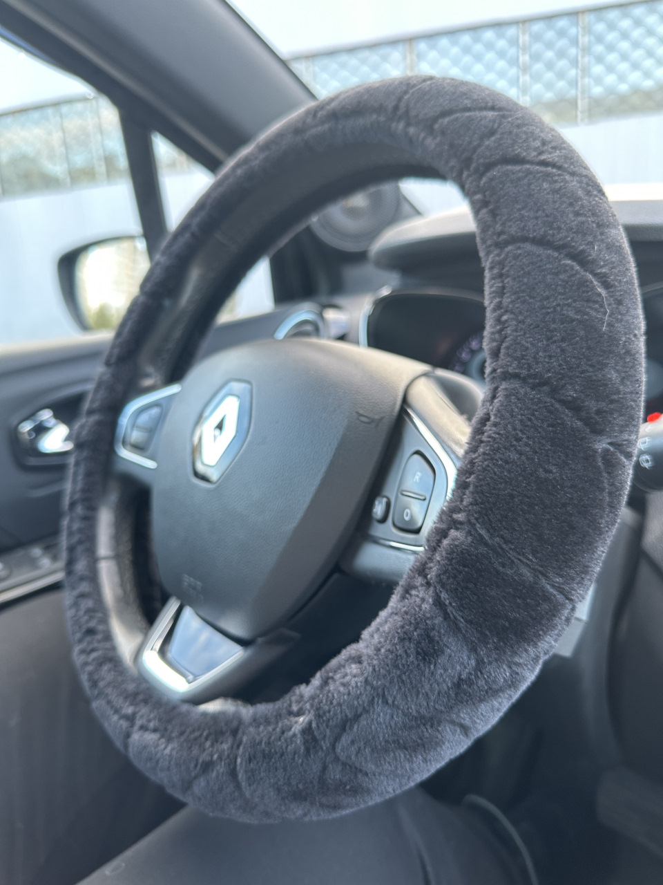 Приобретение #5 оплётка руля теплая — Renault Kaptur (2016), 1,6 л ...