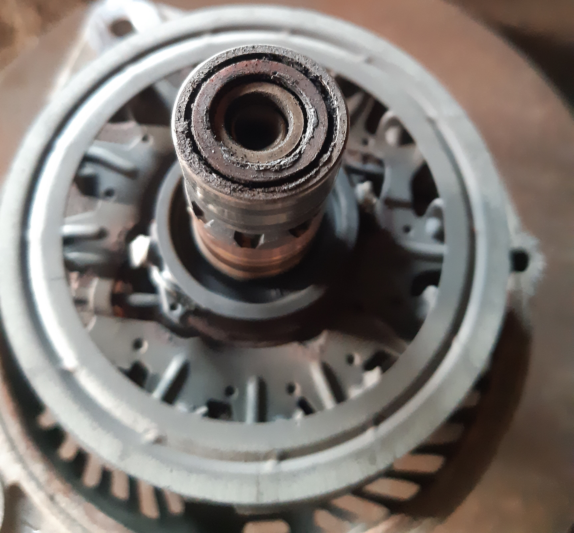 Замена подшипника генератора хонда концерто драйв 2. Подшипник генератора хонда цивик 4д. Генератор civic 4d. Замена подшипников генератора хонда. Разборка генератора хонда.