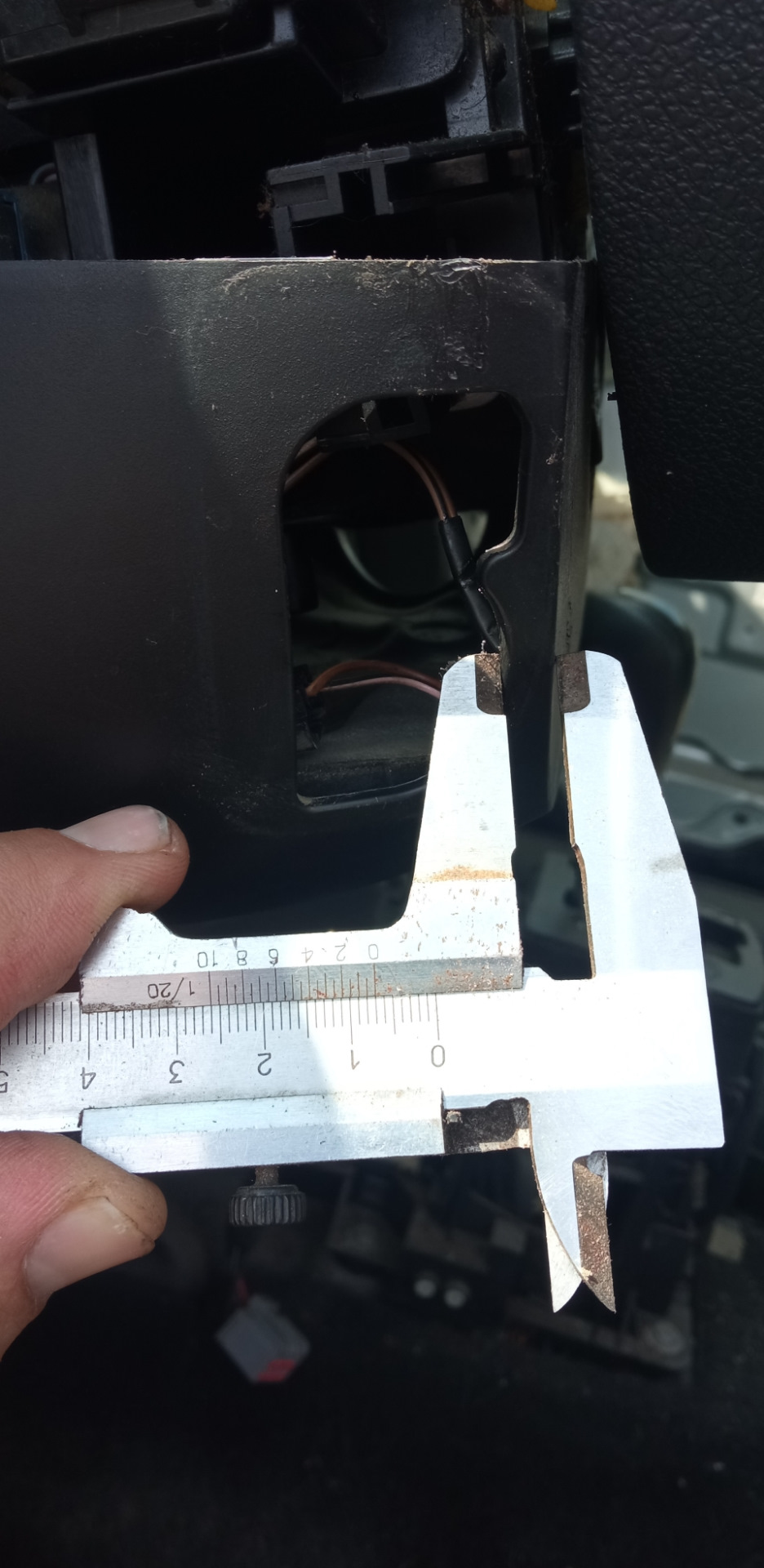 Размеры отверстия пульта штатной магнитолы — Ford Focus II Hatchback, 1 ...