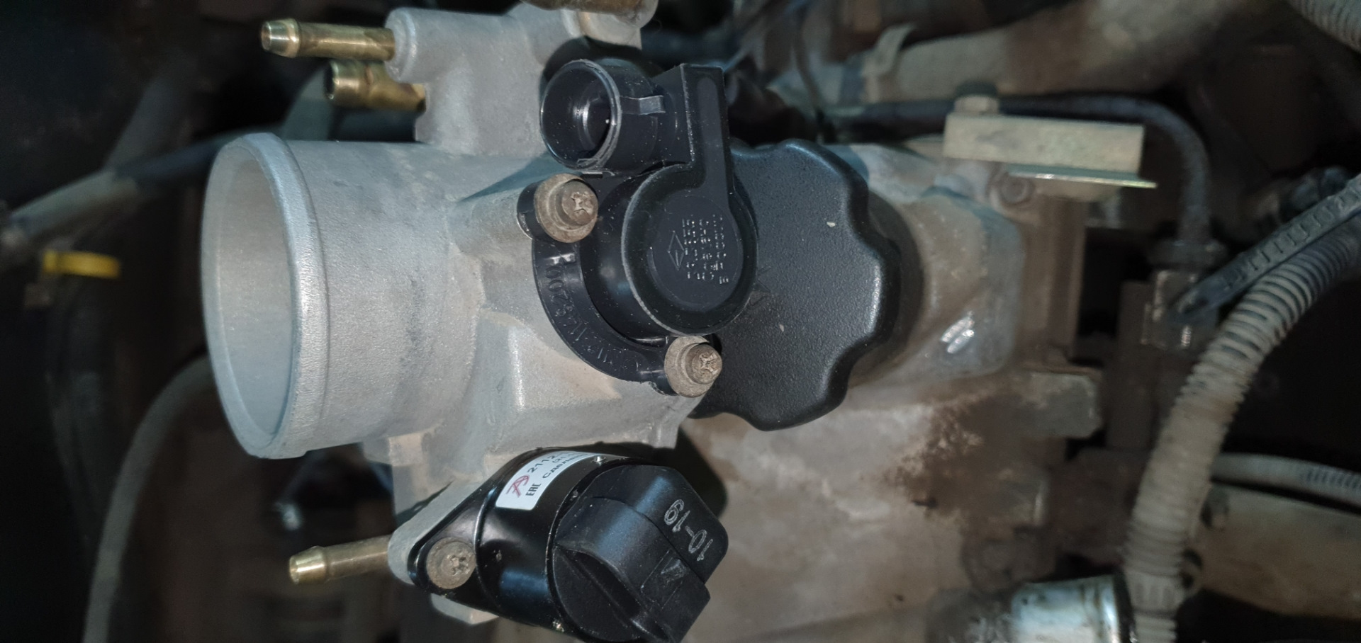 Промывка дроссельной заслонки — Lada 21124, 1,6 л, 2006 года | своими ...