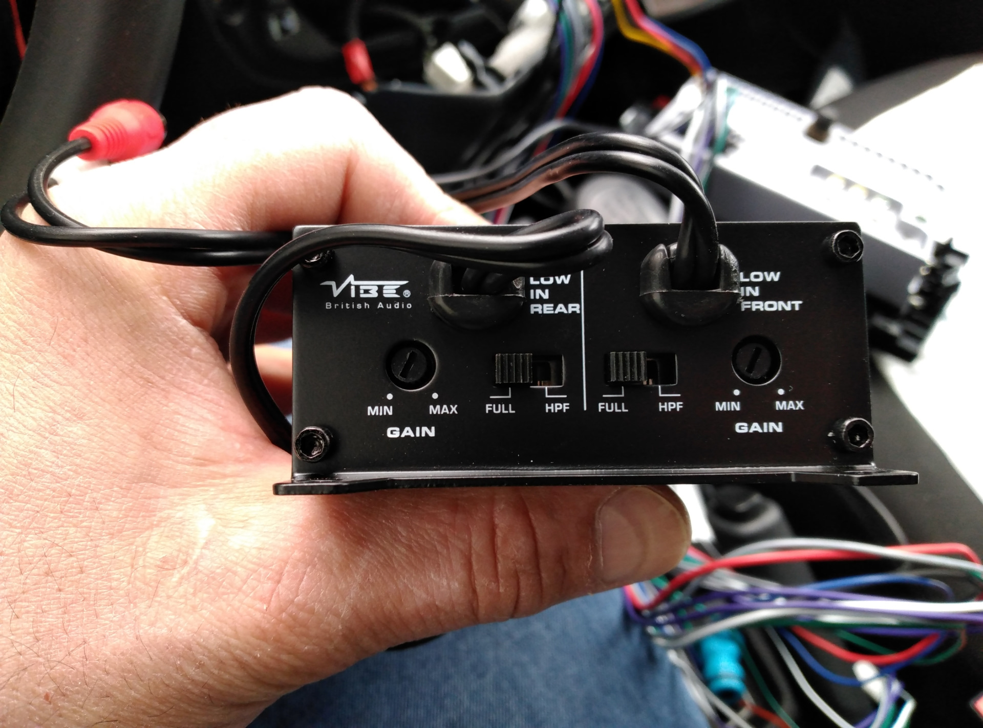 Усилитель Vibe Powerbox 65.4, карманный вариант — Lada Гранта Лифтбек ...