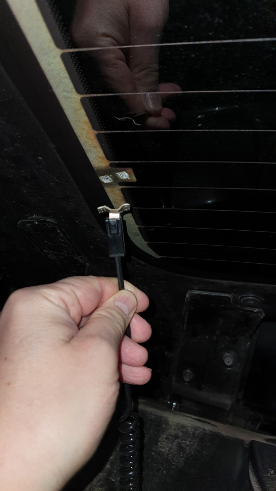 В копилку поломок — провод обогрева заднего стекла — Chevrolet Tahoe ...