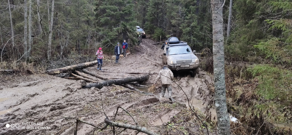 Так выглядит ручей, когда мы к нему выехали — Toyota Land Cruiser 100