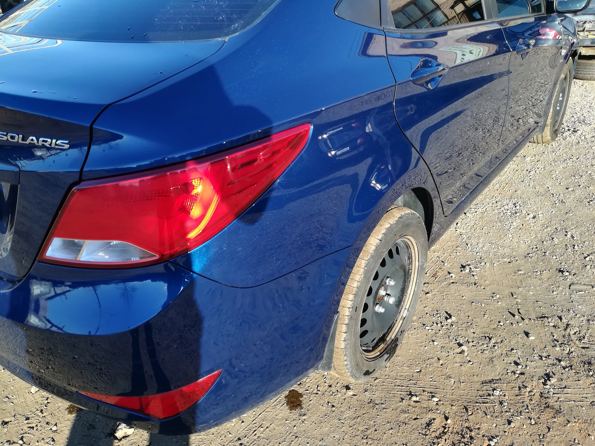 Drive solaris. Крыло Hyundai Solaris. Битый Солярис в заднее крыло. Крылья в цвет Солярис. Заднее крыло Солярис.