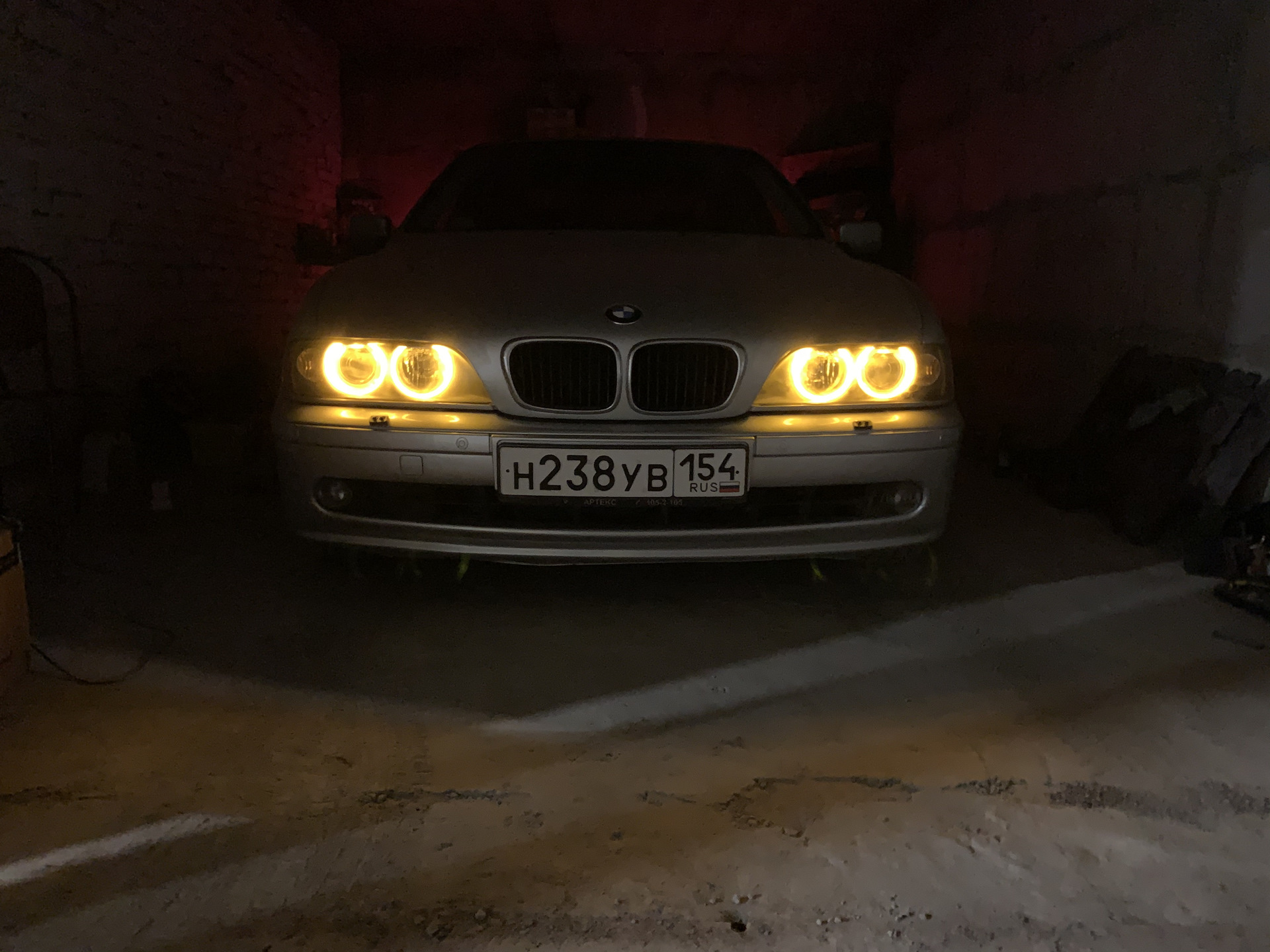 Жёлтые «ангельские глазки» — BMW 5 series (E39), 2,5 л., 2001 года ...