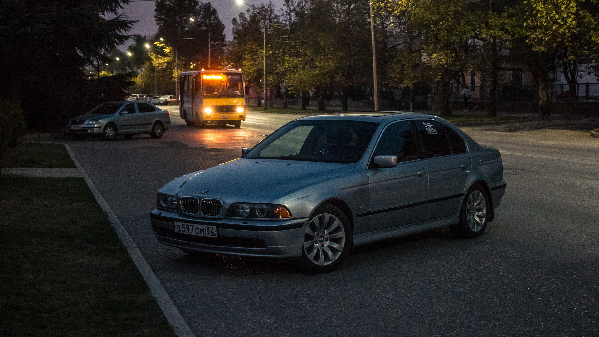 BMW 5 e39 ночью