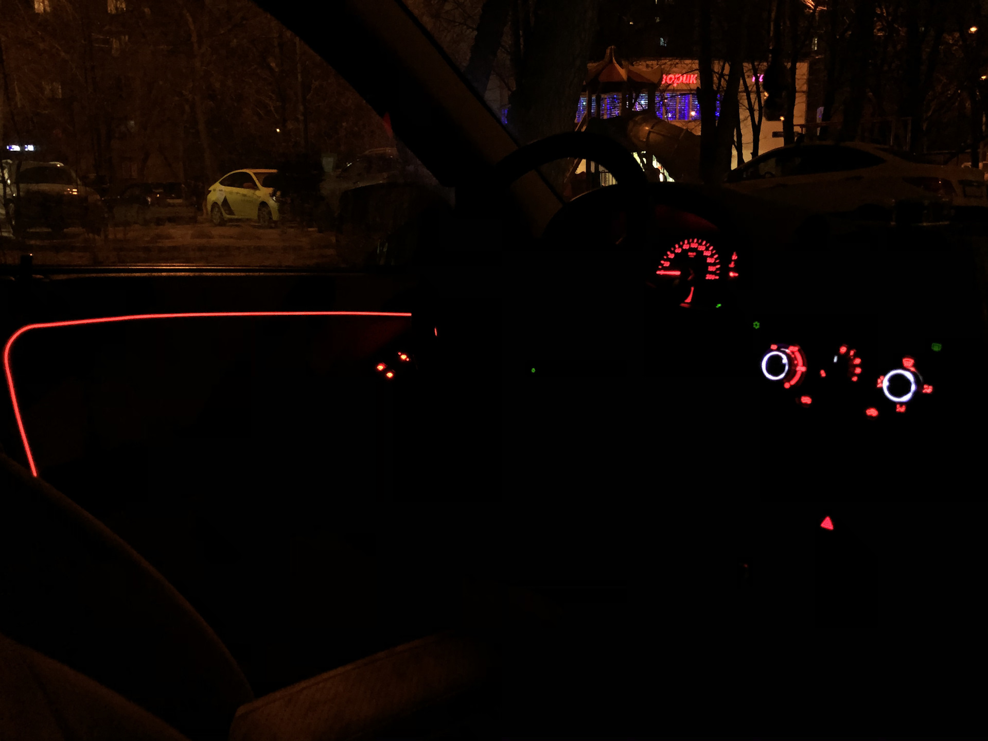 Подсветить 4. Подсветить 4. Подсветка решетки bmw x7. Audi a4 b8 ambient light. Подсветка кнопок тойота рав 4.