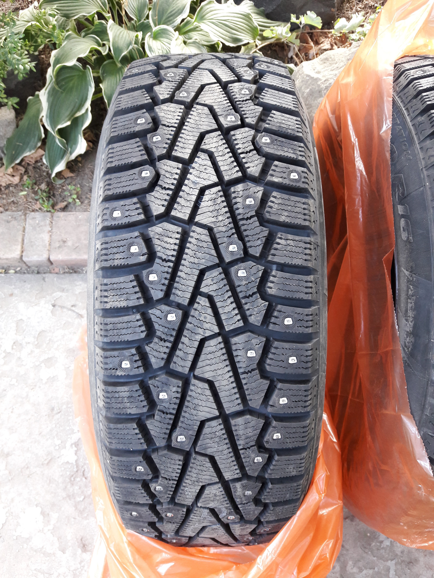 Пирелли айс 2. Pirelli Ice Zero 2 r15. Pirelli Ice Zero SUV. Пирелли айс Зеро фото. Pirelli Ice Zero бу.