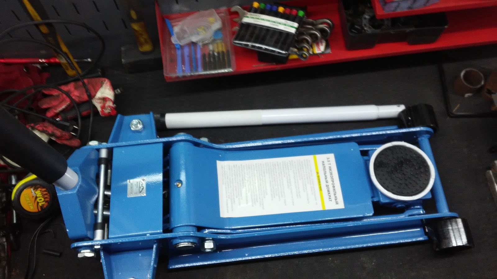 Домкрат В Ниве Под Капотом Фото – Telegraph