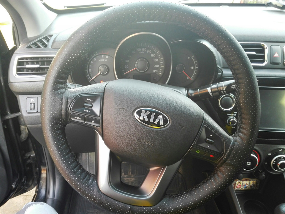 Оплетка руля и кнопки управления магнитолой Киа Рио — KIA Rio (3G), 1,4 ...