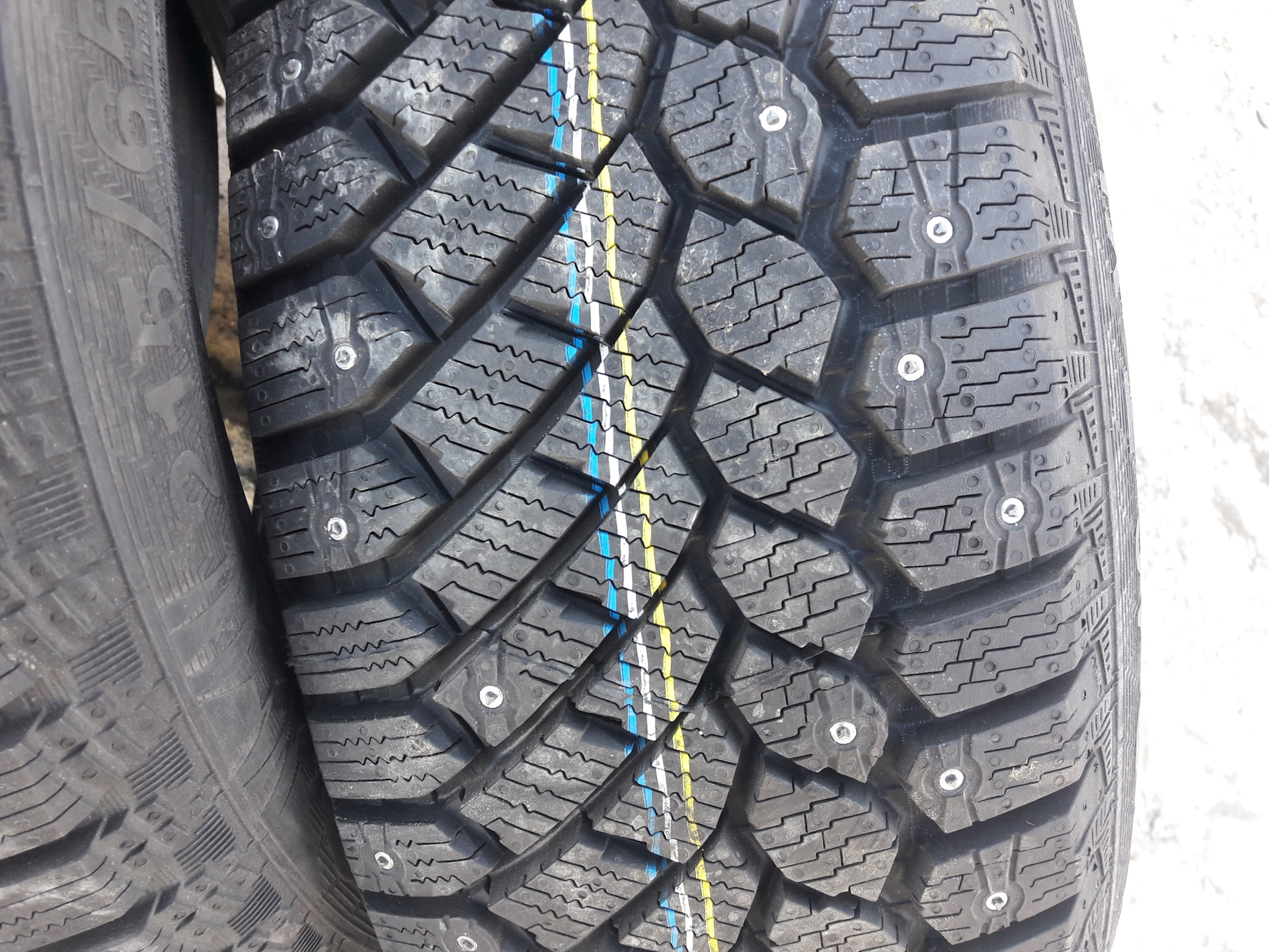 Gislaved soft frost 200 зимняя отзывы. 185/65r15 Gislaved Soft Frost 200 88t. Gislaved Soft*Frost 200 SUV TL fr. Gislaved Nord Frost van на ниву 2121. 15с 225 70 Гиславед.