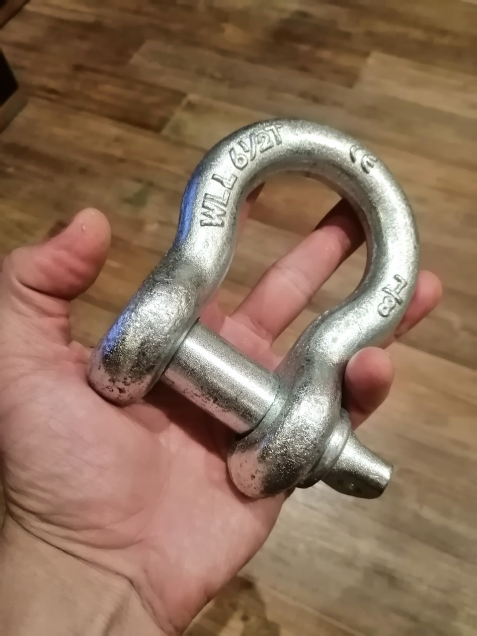 Shackle shot
