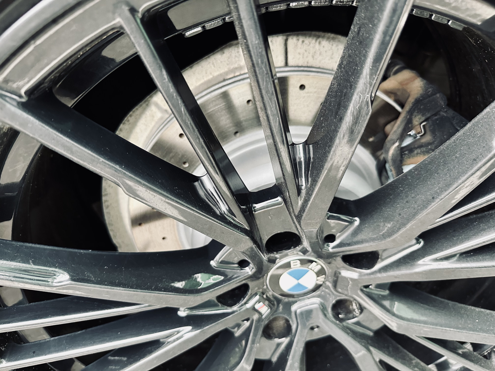 Перфорированные тормозные диски + колодки (задние) — BMW 5 series (F10 ...