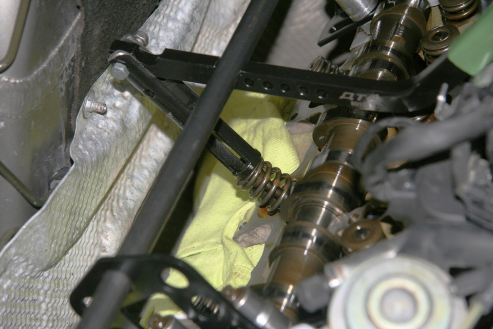 Плановая замена маслосъемных колпачков — Mercedes-Benz E-class Estate ...