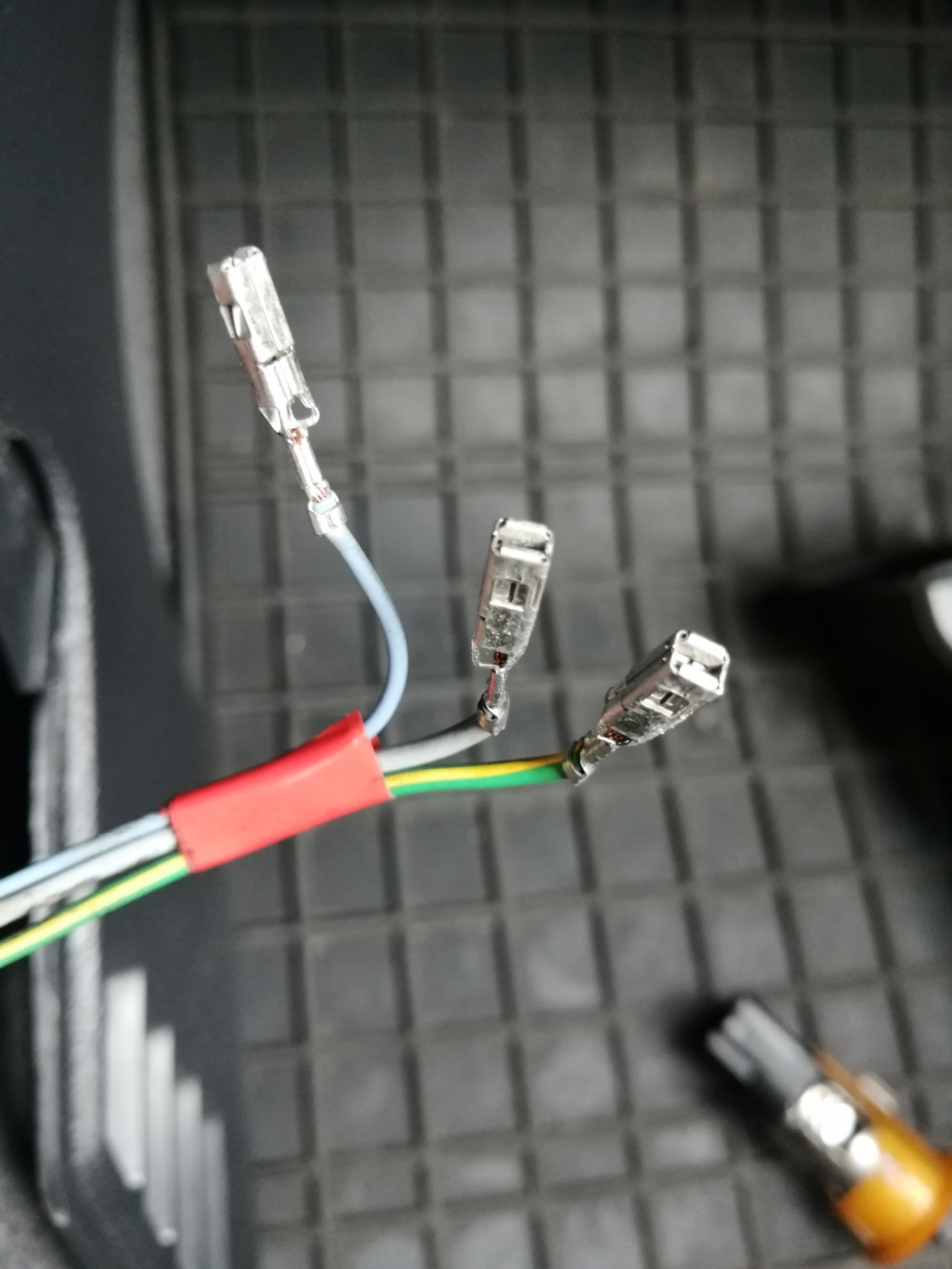 Usb зарядка вместо прикуривателя — Peugeot Partner, 1,4 л., 2006 года ...