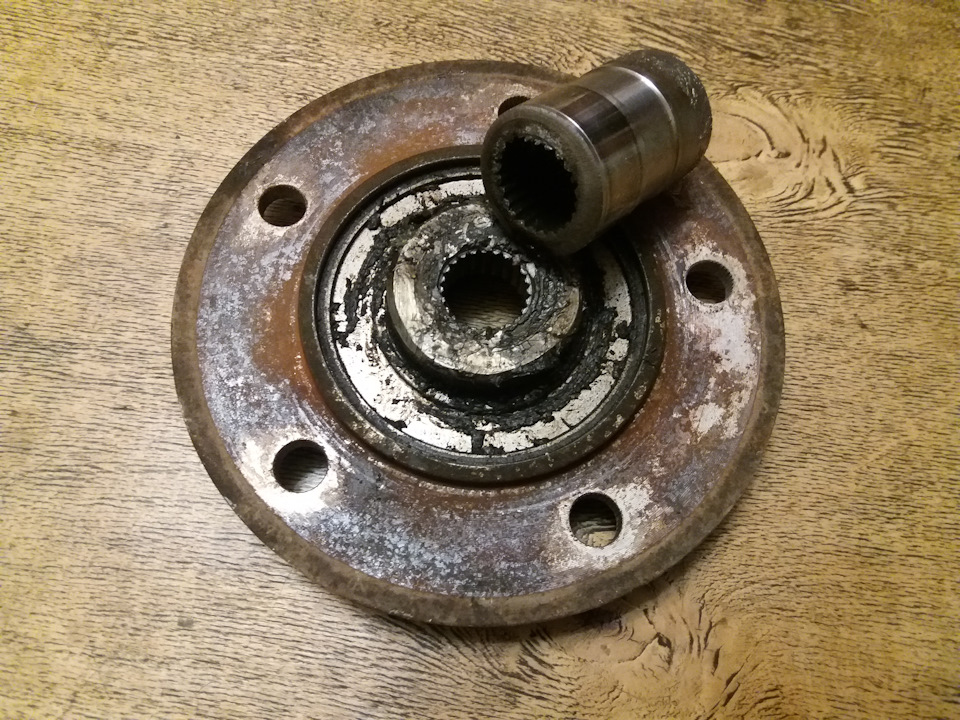 Поворотные кулаки с подшипниками Iveco — Chevrolet Niva, 1,9 л, 2004 ...