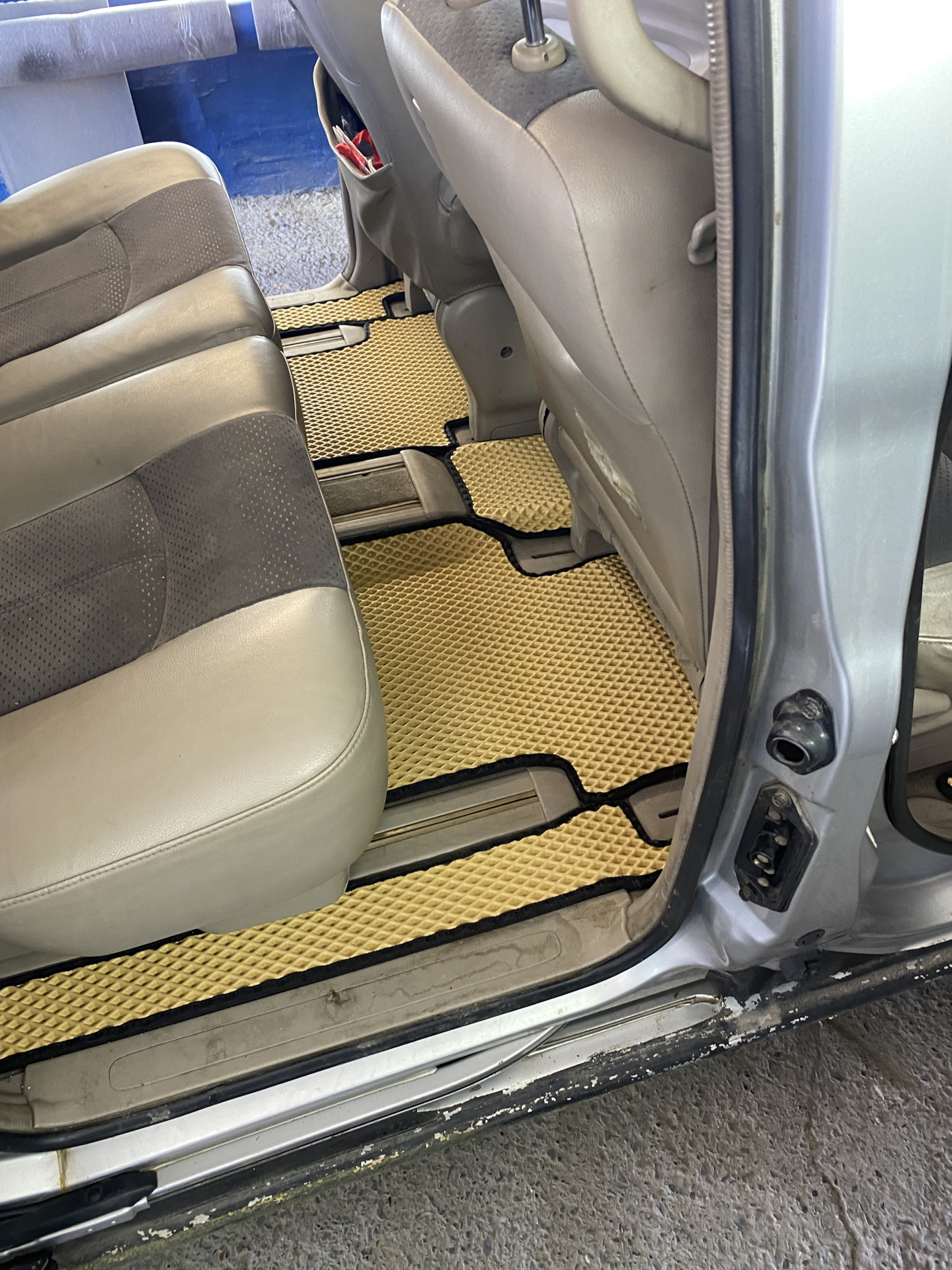 Ева ковры на Nissan Liberty — DRIVE2