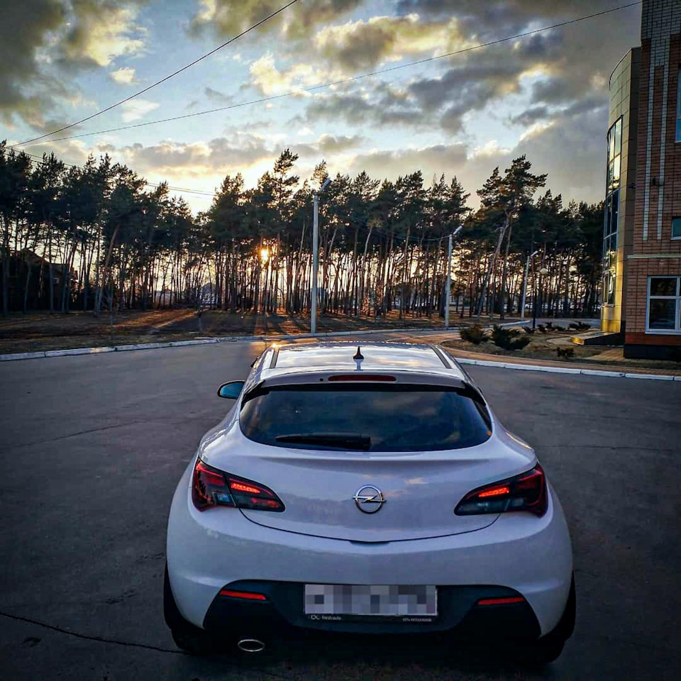 Opel Astra GTC 1 4