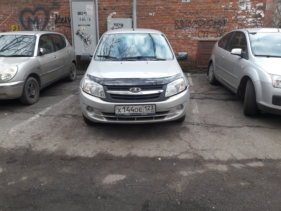 Дефлектор капота — Lada Гранта (1G), 1,6 л, 2014 года | тюнинг | DRIVE2
