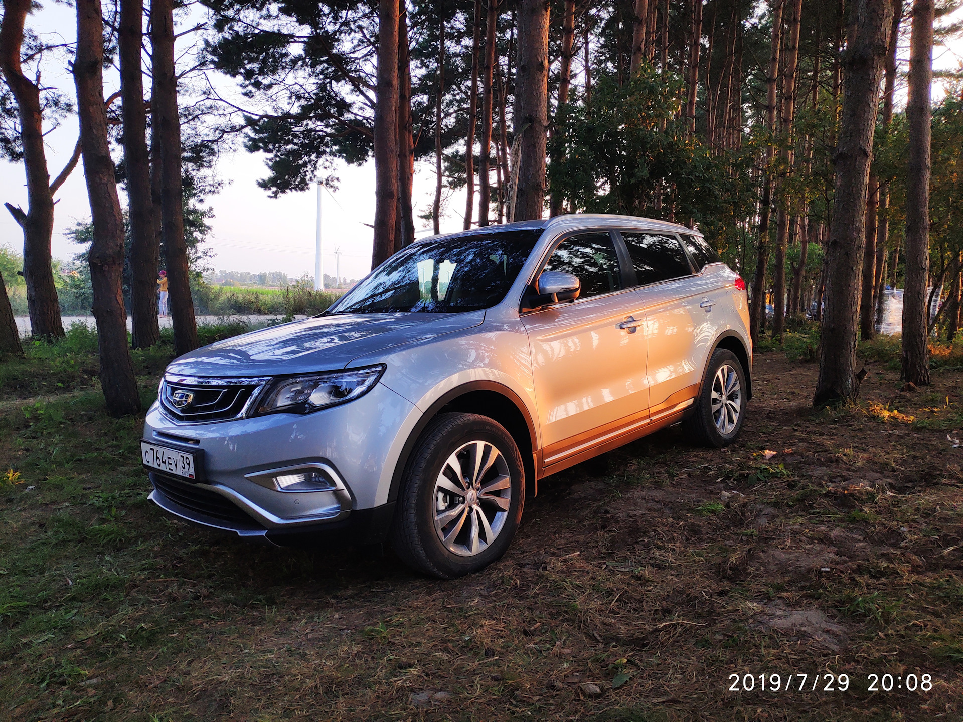 Плюсы и минусы джили. Geely Atlas 2.4. Geely Atlas на бездорожье. Geely Atlas II ветровики. Джили атлас отзывы.