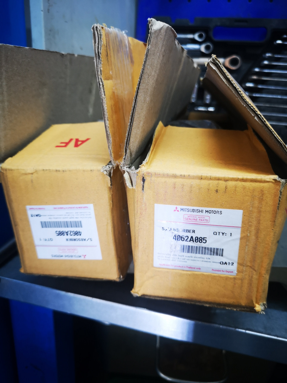 4062A085 Амортизатор передней подвески Mitsubishi | Запчасти на DRIVE2