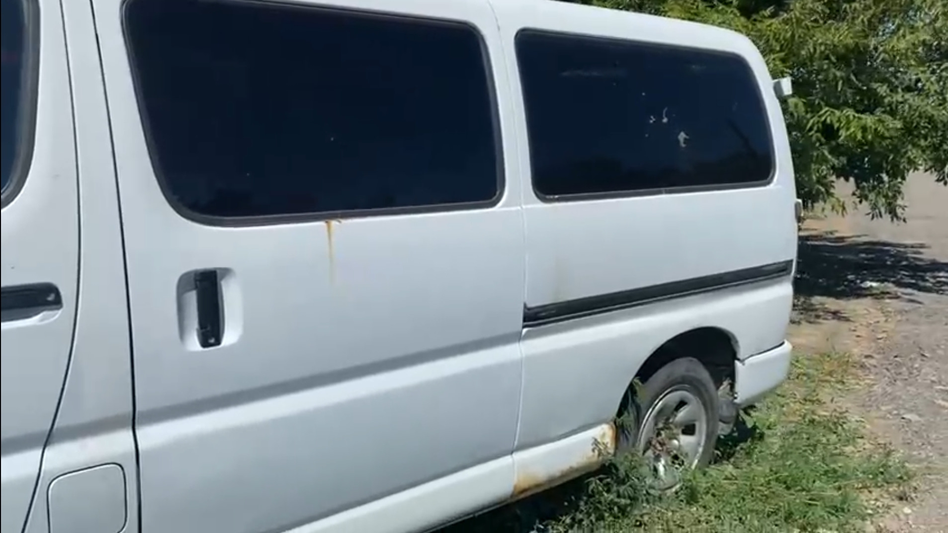 Toyota Touring Hiace. Тойота Тауринг Хайс. Спойлер на Hiace h200. Toyota Hiace 2000 в пленке.