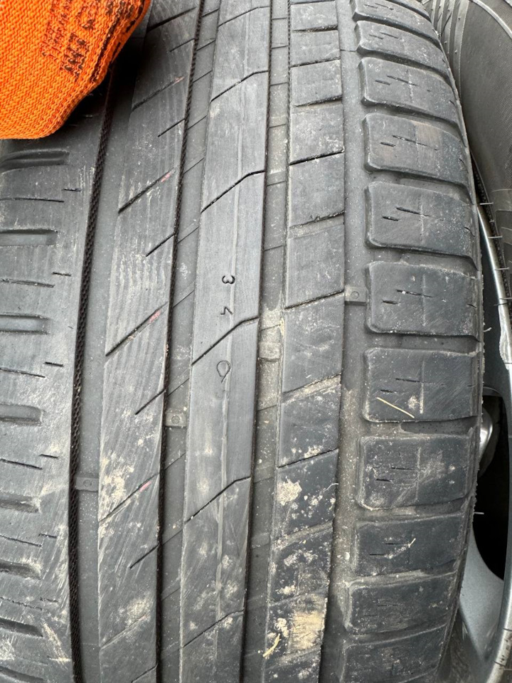 Шины летние Nokian 215/60 R16, литые диски VAG Moon 7Jx16 ET45 5x112 на ...
