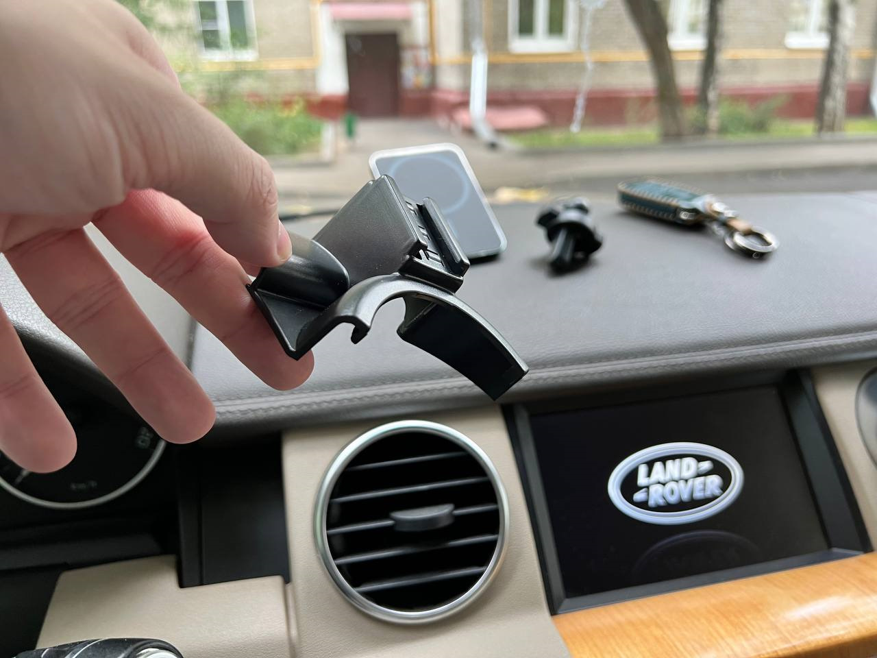 Беспроводная магнитная зарядка для iPhone (часть 3) — Land Rover ...