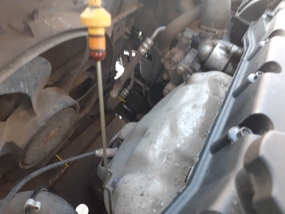 Эмульсия на крышке маслозаливной горловины — Chevrolet Cruze (1G), 1,6 ...