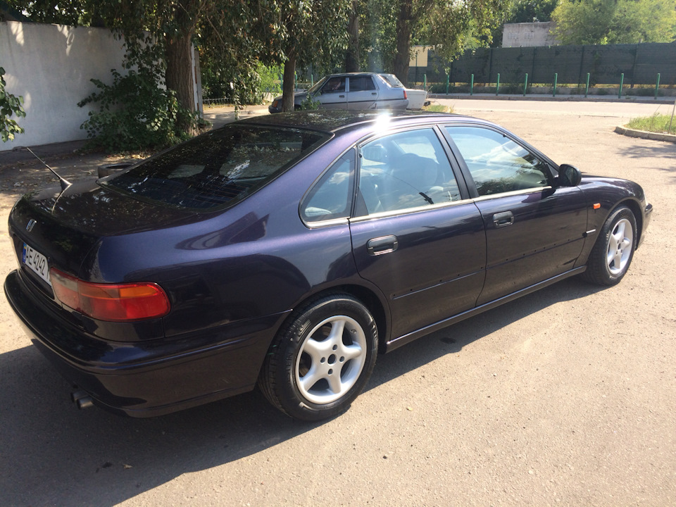 Автозапчасти хонда красноярск. Honda Accord 5 1993. Honda Accord 1993 2.0. Хонда Аккорд 5 поколение кузов сс7. Хонда Аккорд 5 2.0 бензин.