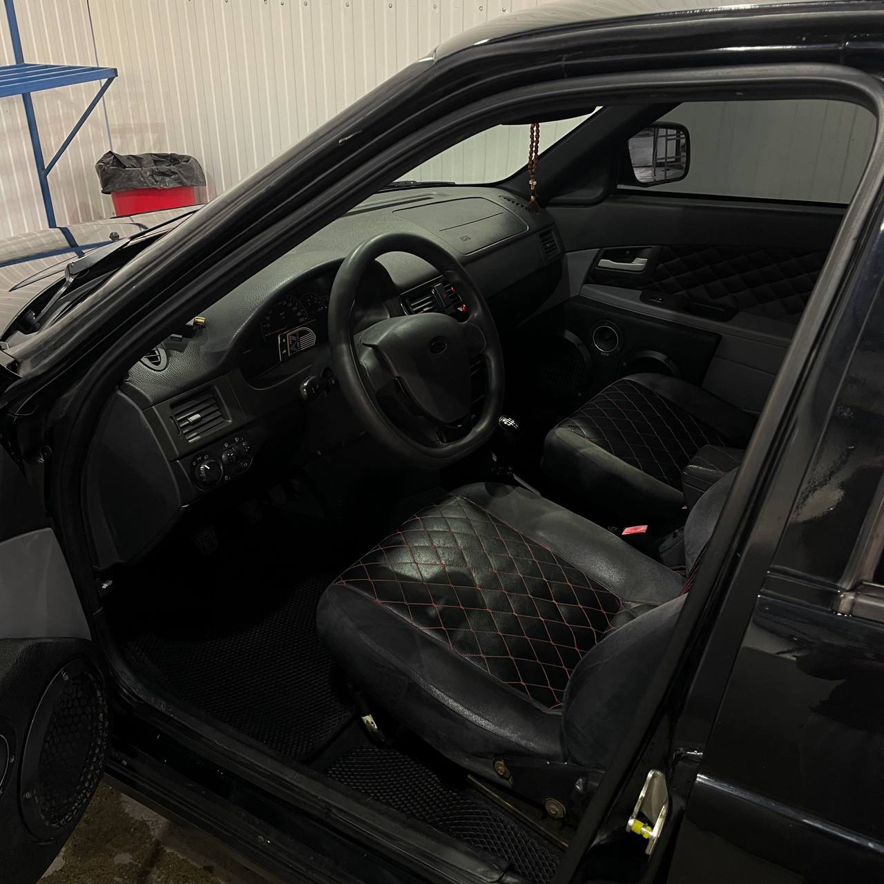 Покраска баллончиком бардачка и крышка предохранителей — Lada Приора ...