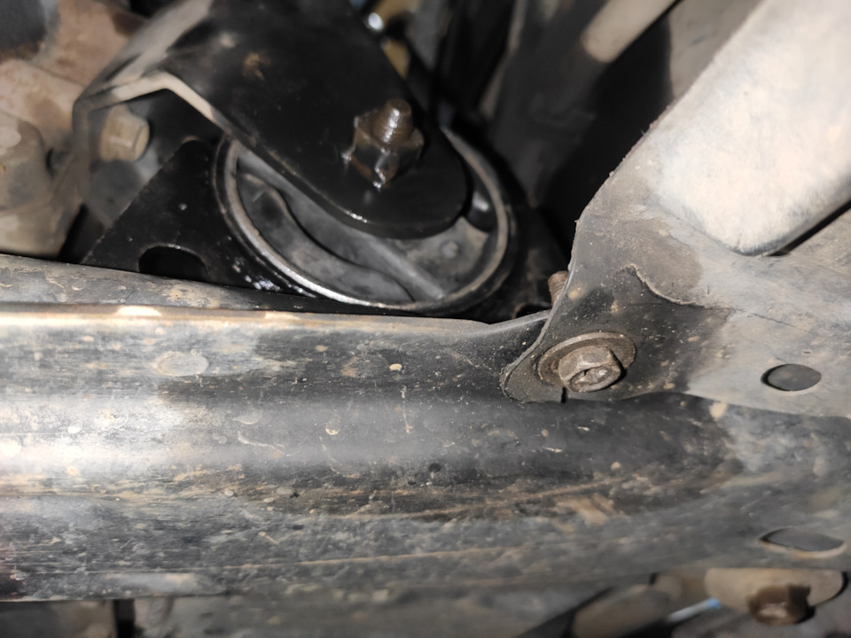 Ходовая и падушки двиготеля — Nissan Expert (W11), 1,8 л, 2005 года ...
