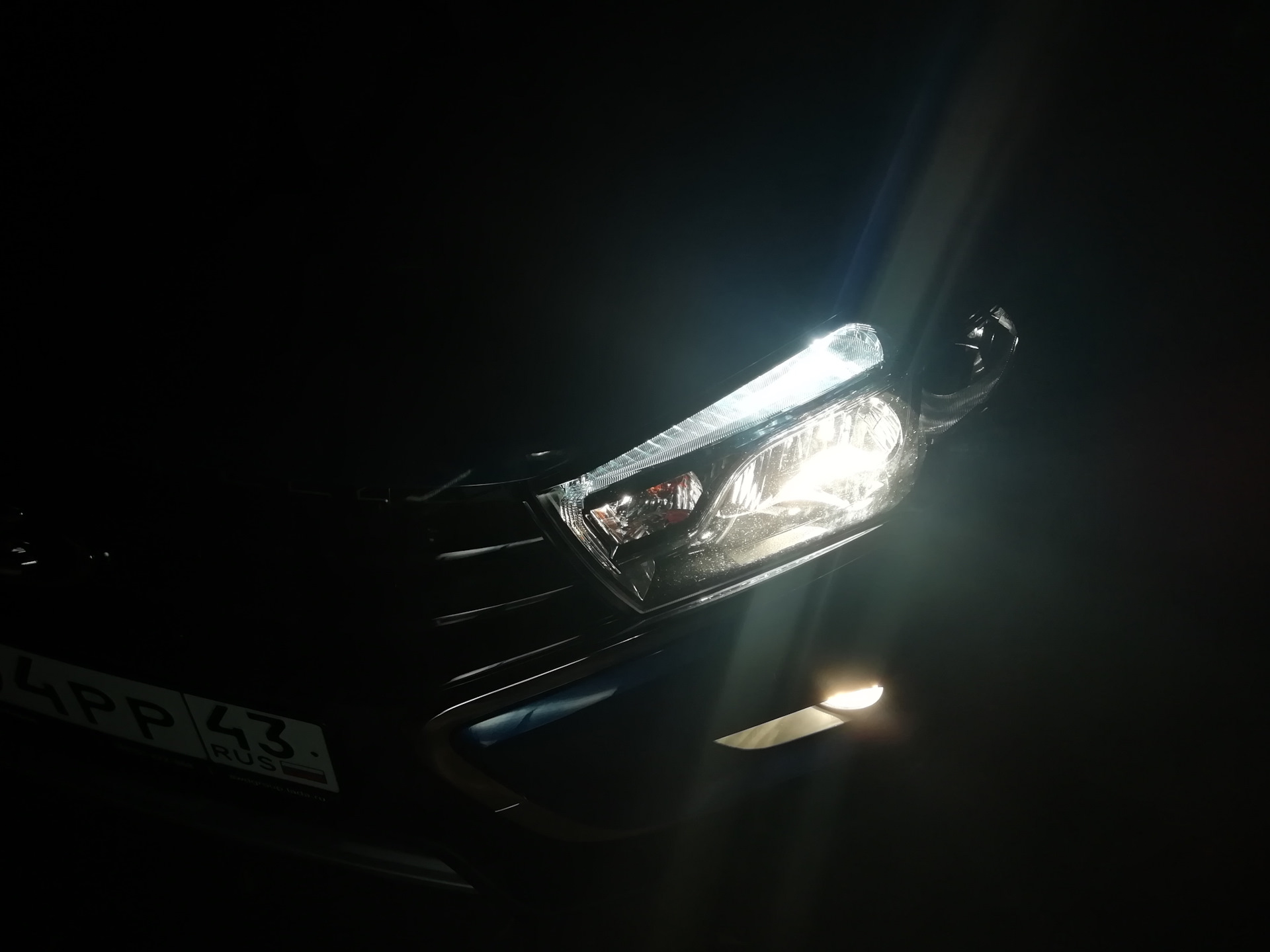 Белые Дхо Лада Веста Купить