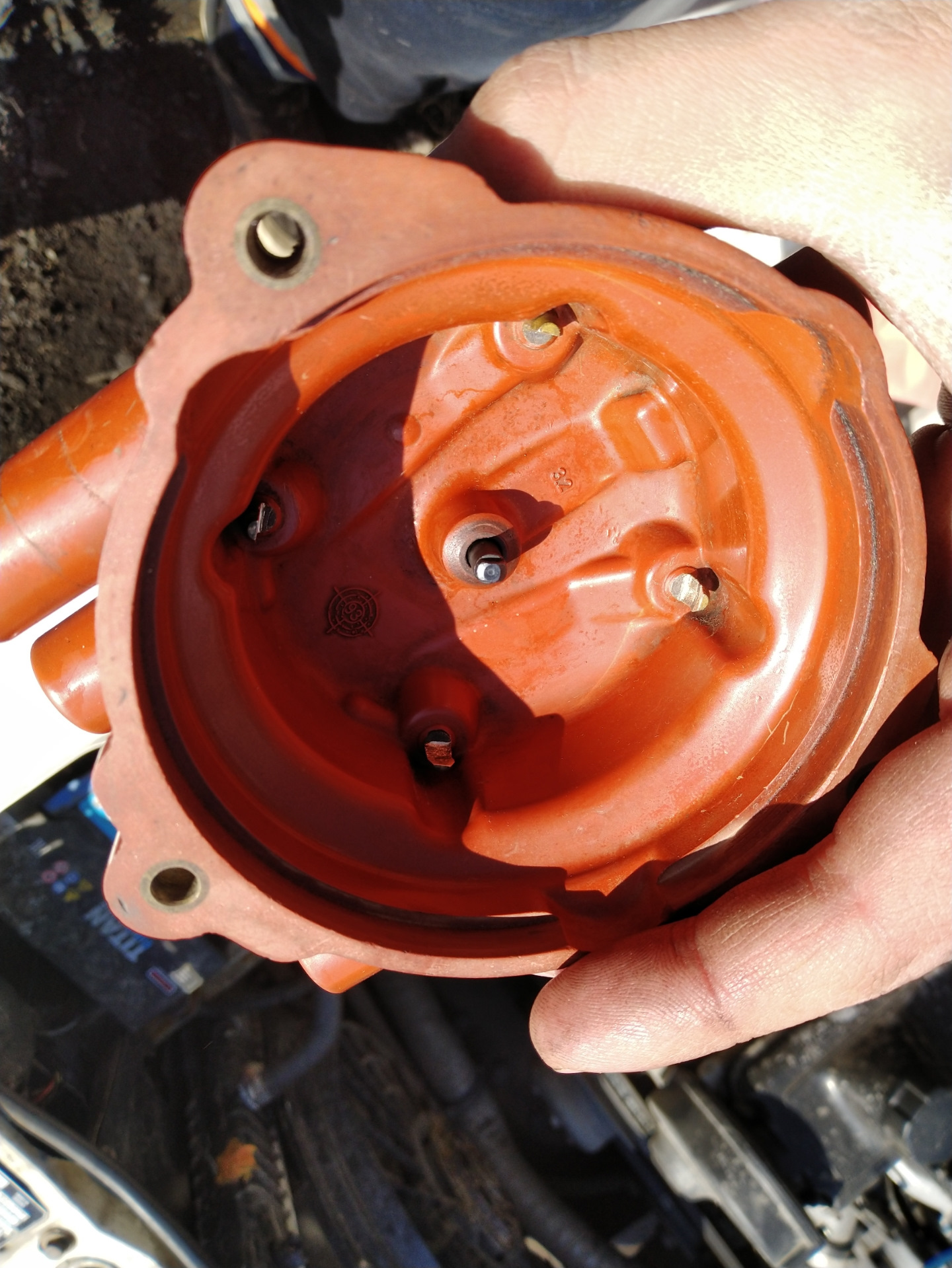 Бегунок зажигания. Замена. — Volvo 940, 2,3 л, 1993 года расходники